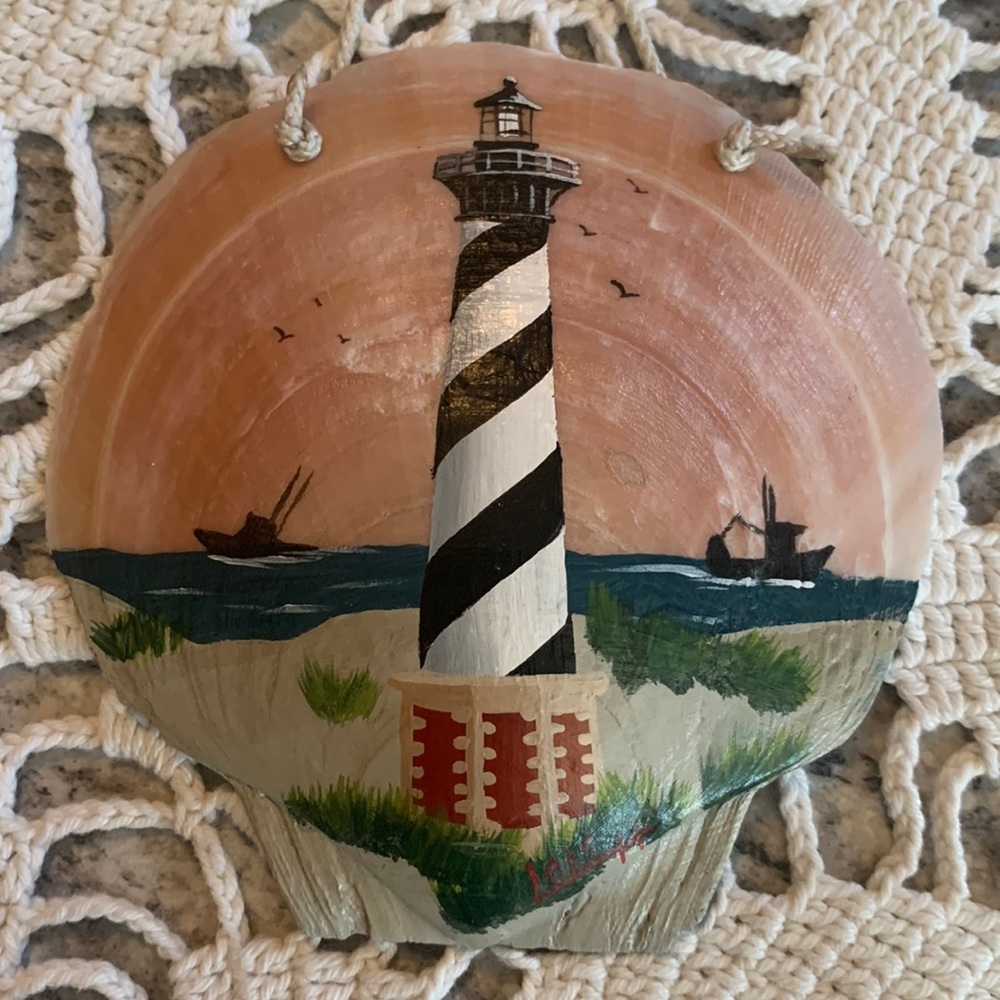 🏷️ 3 for $10
2 Vintage handmade painted shell lighthouses - Picture 7 of 11
